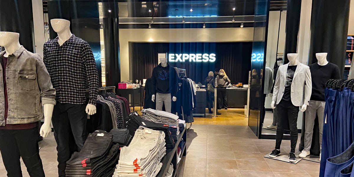 We visited an Express store and the empty ghost town clearly showed why the brand is closing 100 stores
