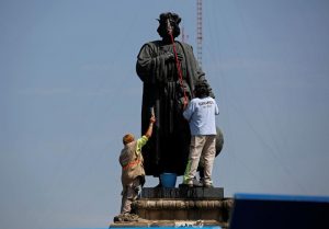 Mexico removes Columbus statue ahead of annual protest – Reuters India