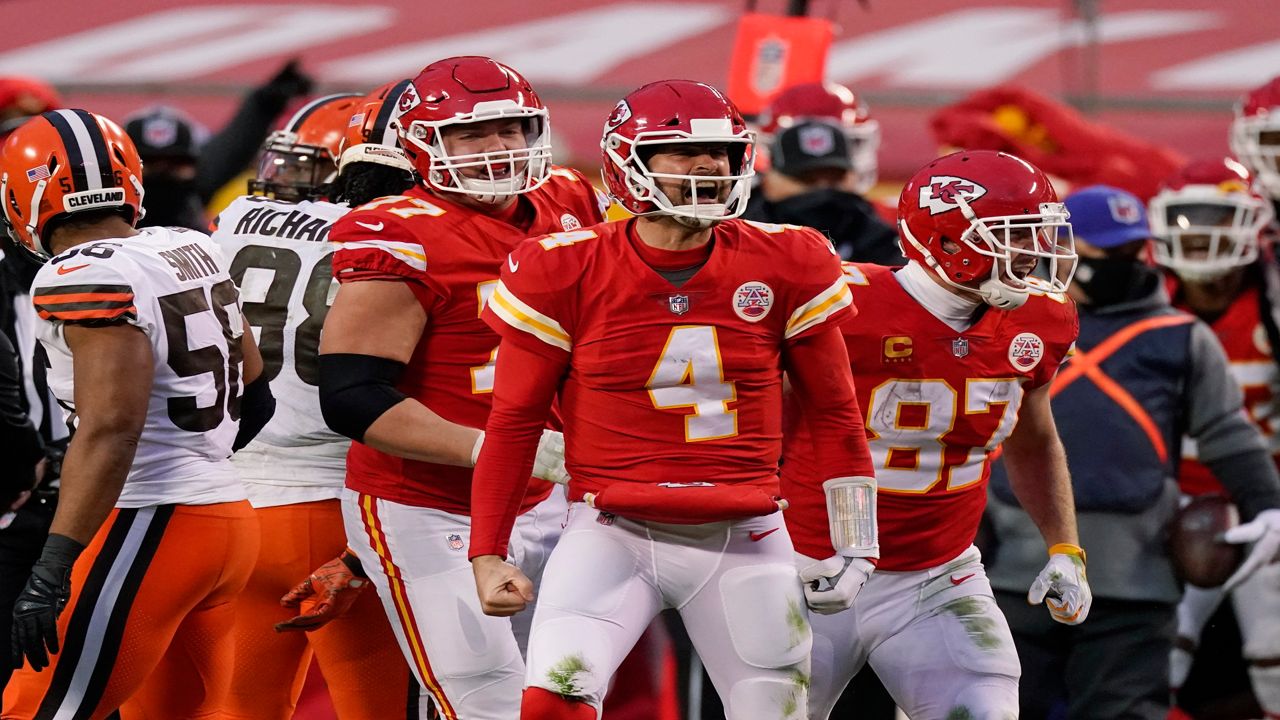 After Losing Mahomes, Chiefs and Henne Hold Off Browns 22-17