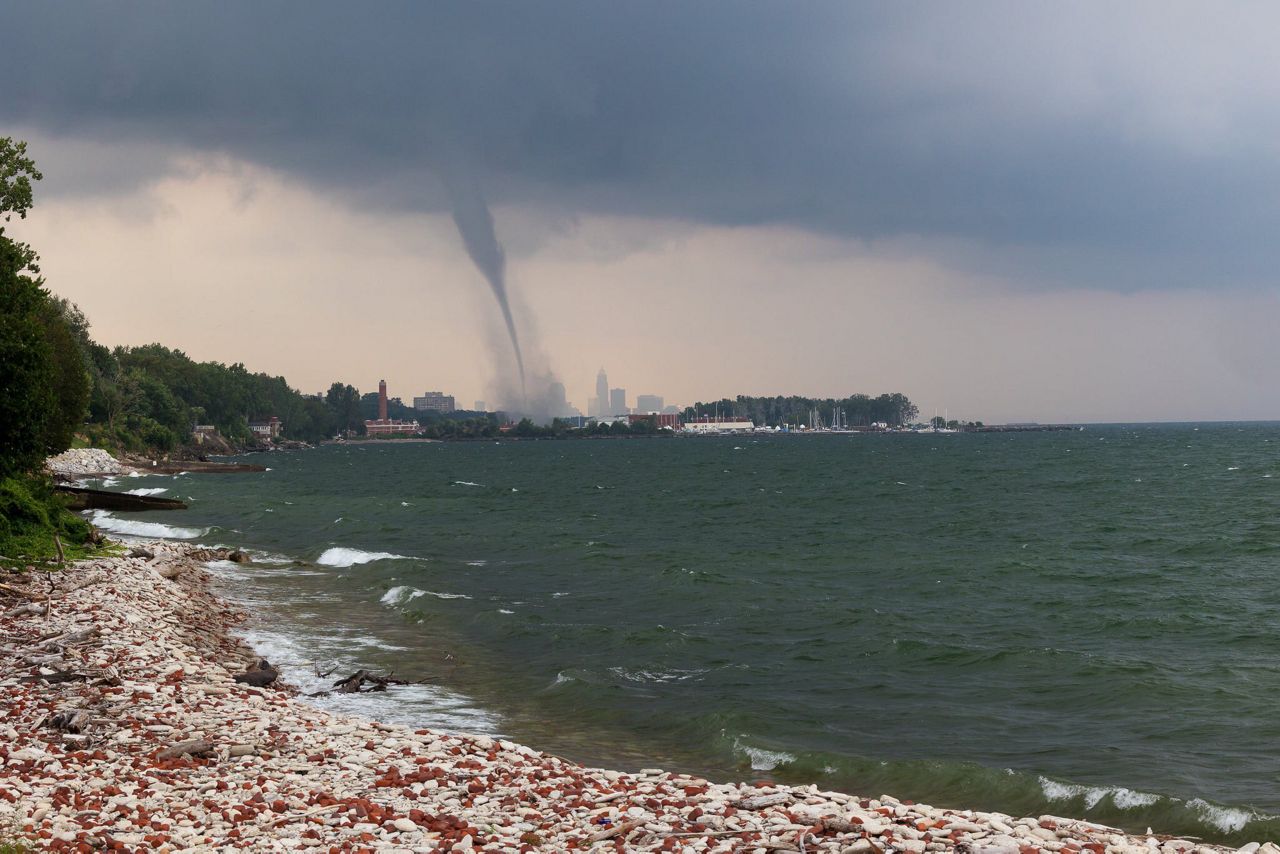 SPOTTED: Waterspout outbreak across Great Lakes