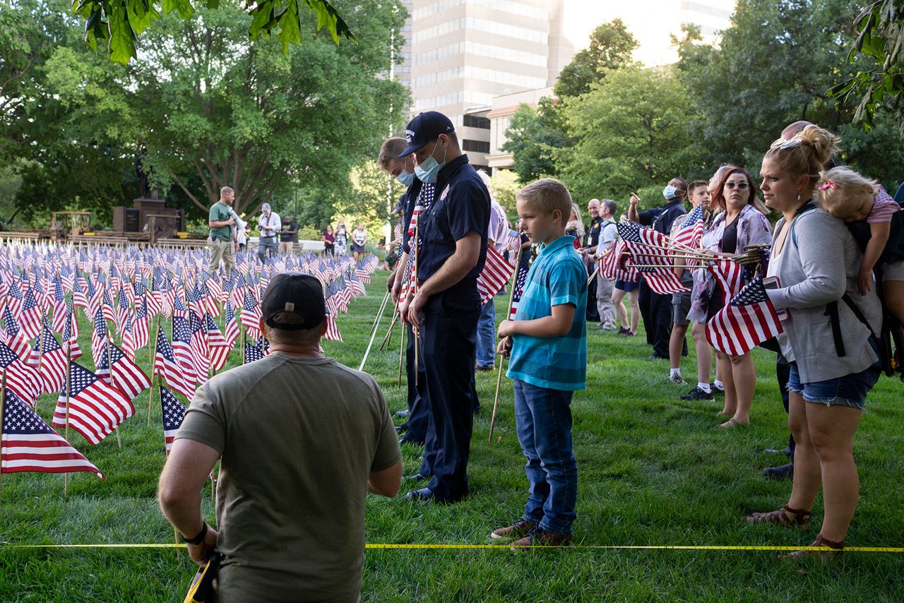 2,977 flags cover Ohio Statehouse lawn in honor of 9/11 victims, service members