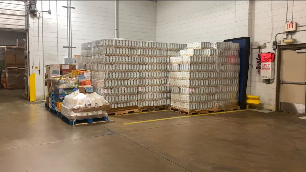 Akron-Canton Regional Foodbank prepares for holidays, needs volunteers