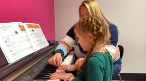 Northeast Ohio girl sells artwork to help other children afford piano lessons