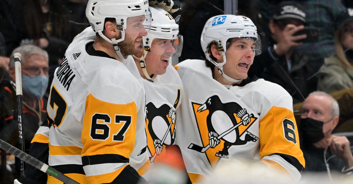 NHL roundup: Pens win as Evgeni Malkin scores twice in season debut – Reuters