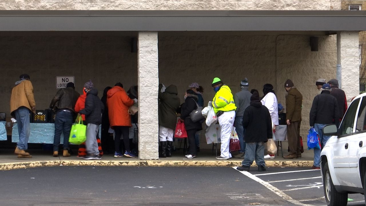 Client turned volunteer keeps her Cincinnati neighborhood fed every week