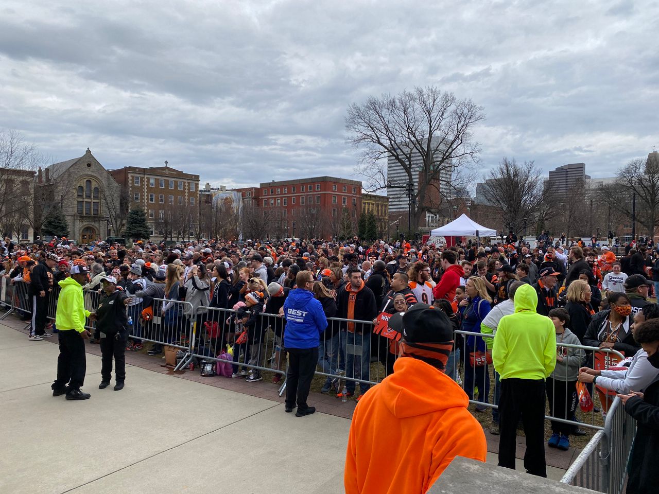 Hundreds rally in Cincinnati to close out Bengals season