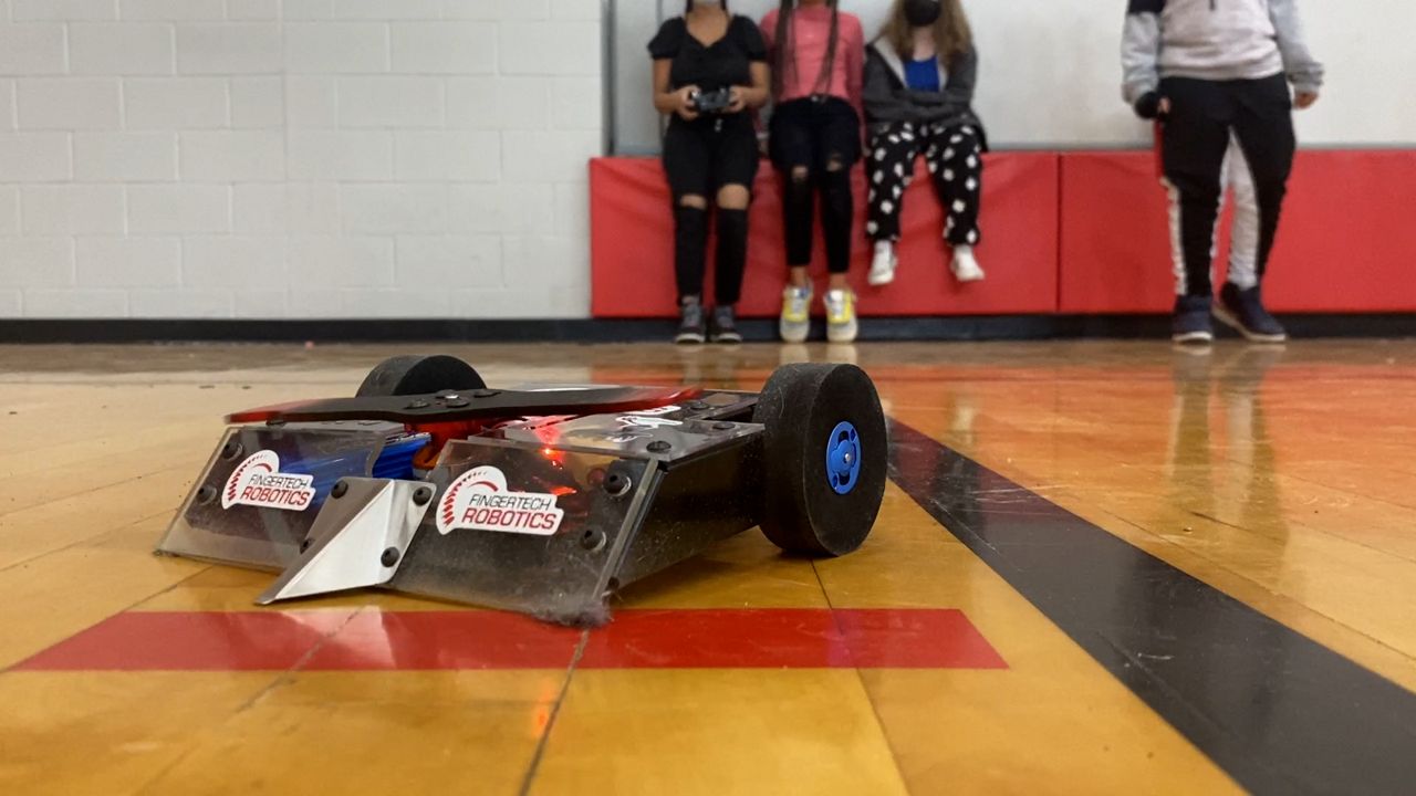 Braxton Miller gives kids at his former Springfield middle school STEM opportunities