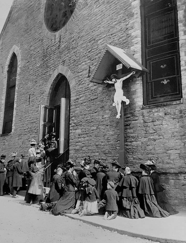 Praying the Steps: Unique Cincinnati tradition brings thousands of believers to Mount Adams on Good Friday