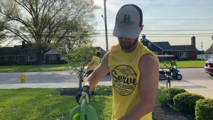 Students clean up for Serve Arcanum Day