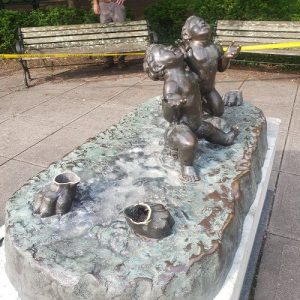 Cincinnati police search for thief of Eden Park wolf statue