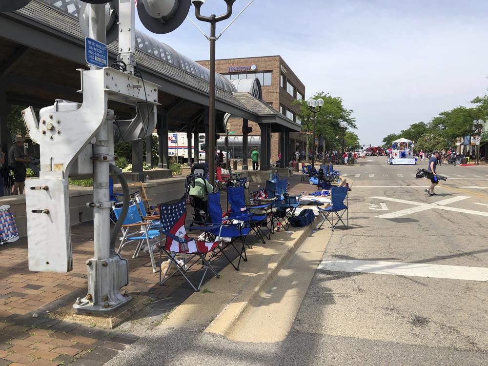 Police respond to Chicago-area July 4 parade amid reports of shooting