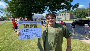 Read more about the article Protesters deliver petition for accountability to Akron police station