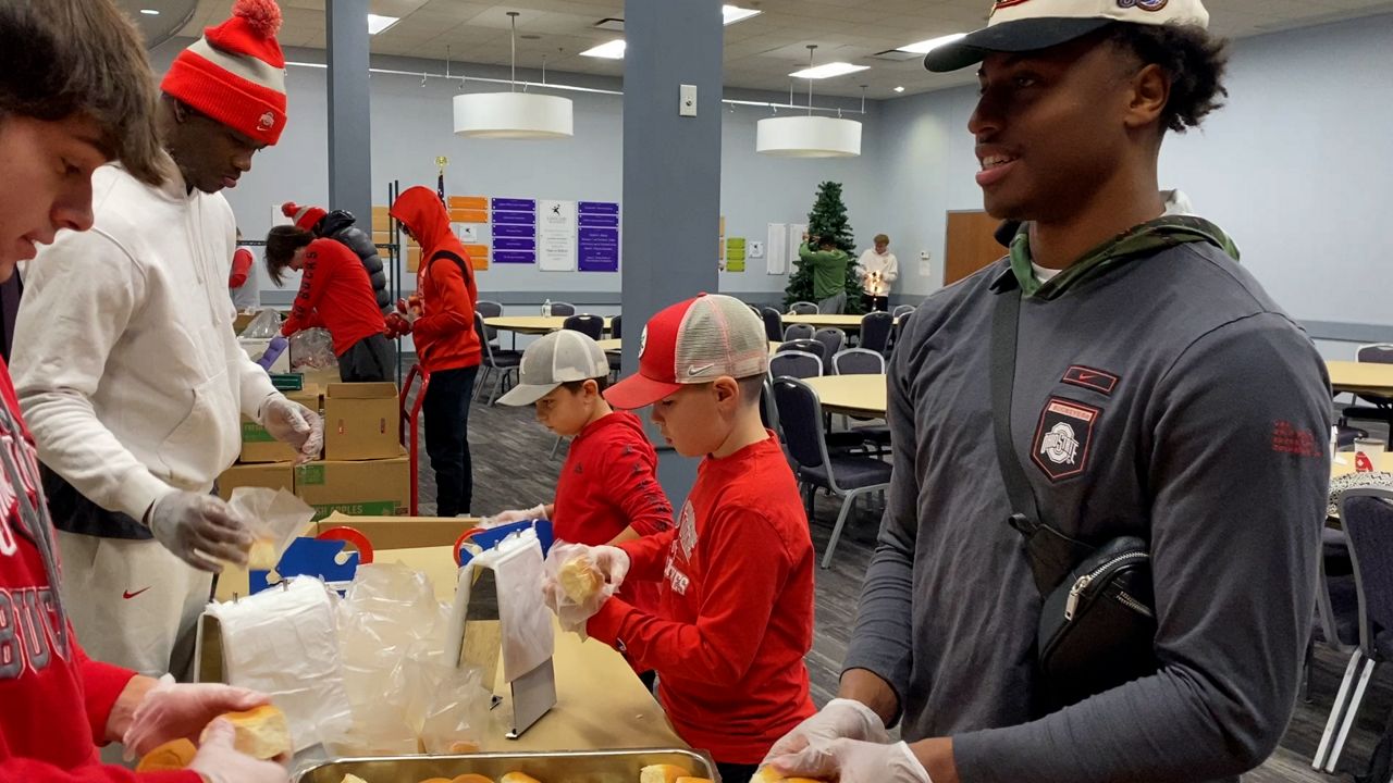 Cleveland church supplies hams and yams for fams