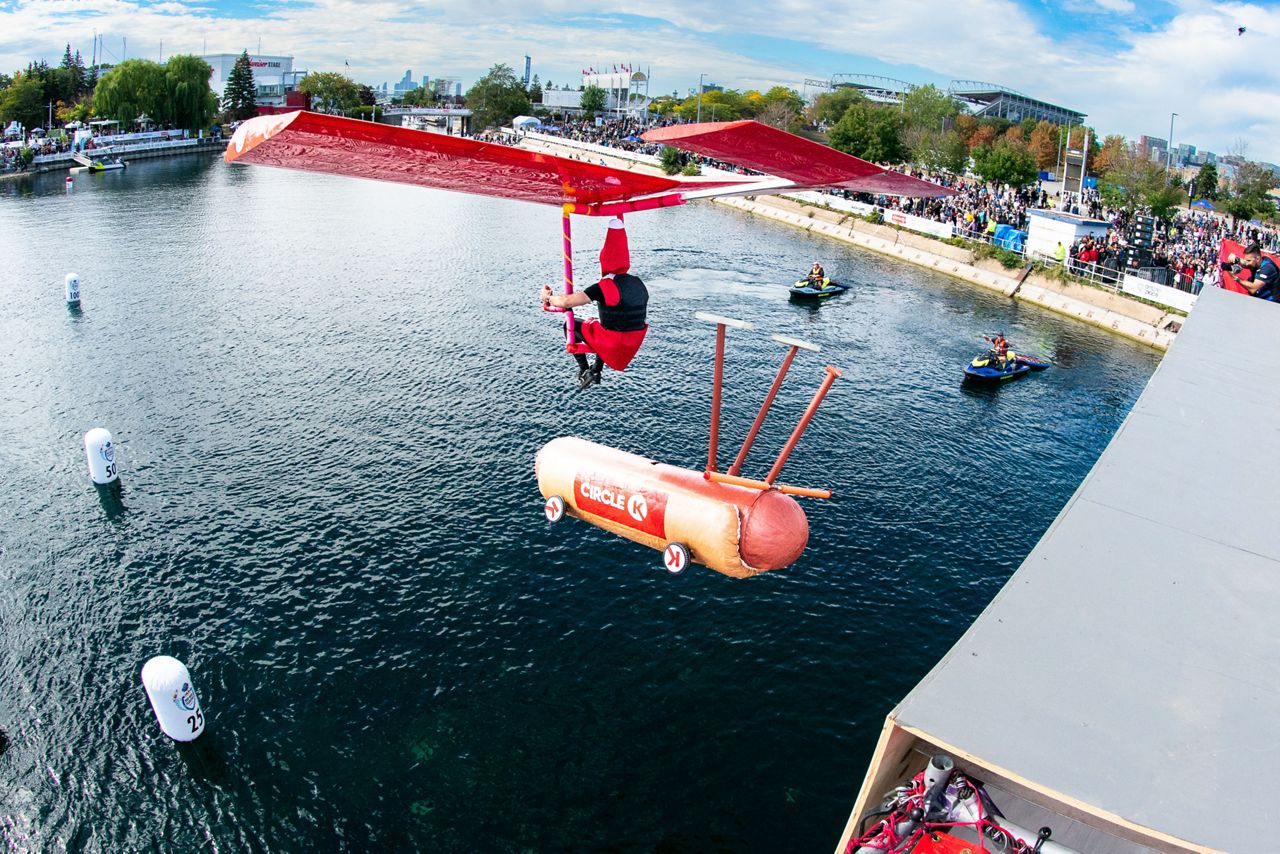 You are currently viewing Red Bull Flugtag event invites residents to build homemade aircraft to fly over, crash in Ohio River