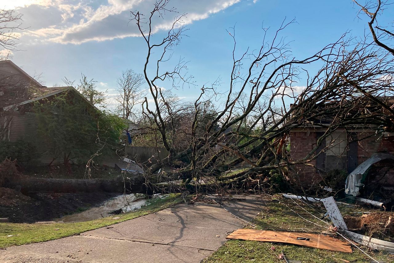 You are currently viewing 32 dead as tornadoes torment from Arkansas to Delaware