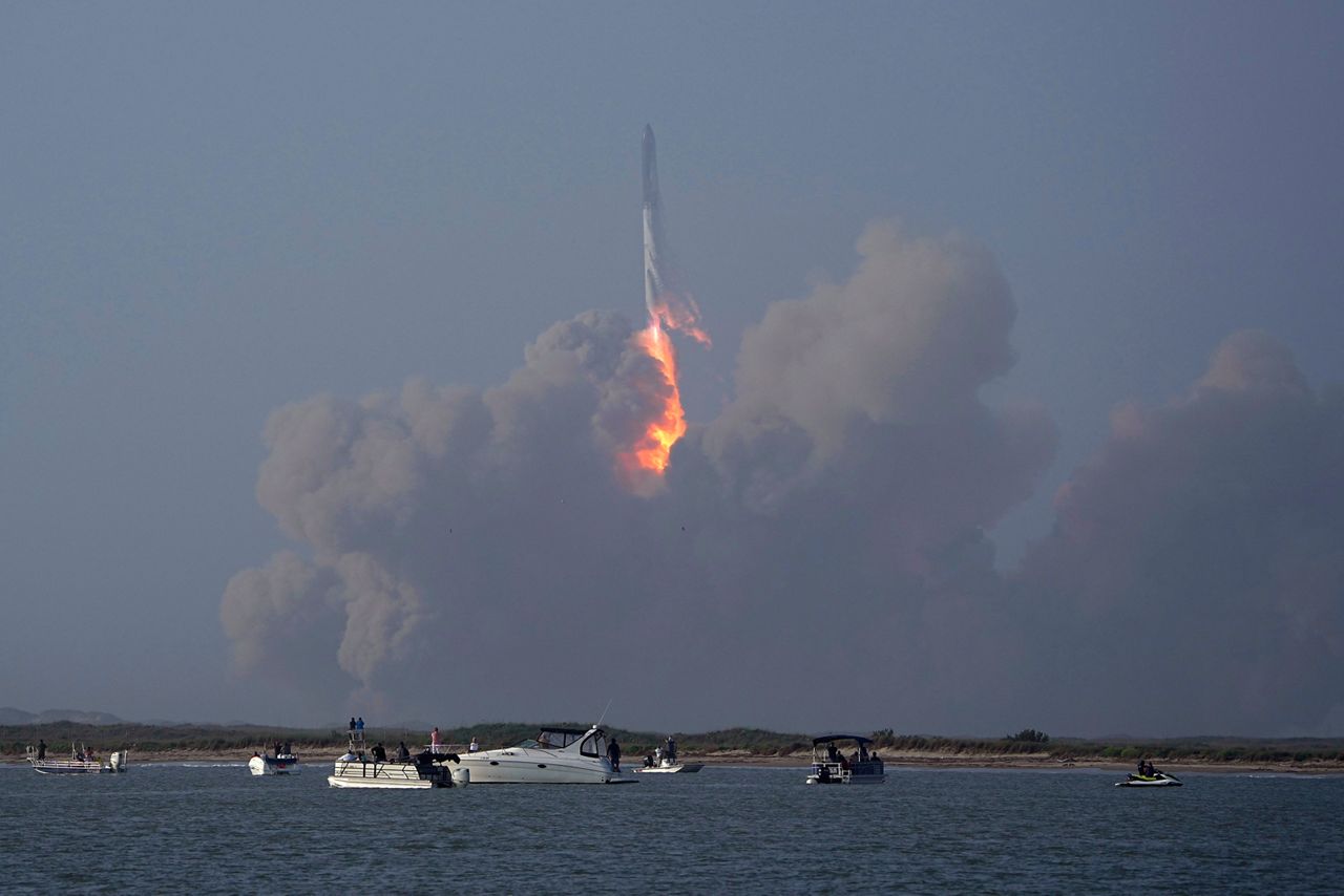 You are currently viewing SpaceX Super Heavy Starship rocket fails minutes after launch